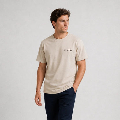Modelo con camiseta cristiana beige Mi promesa de VERITAS