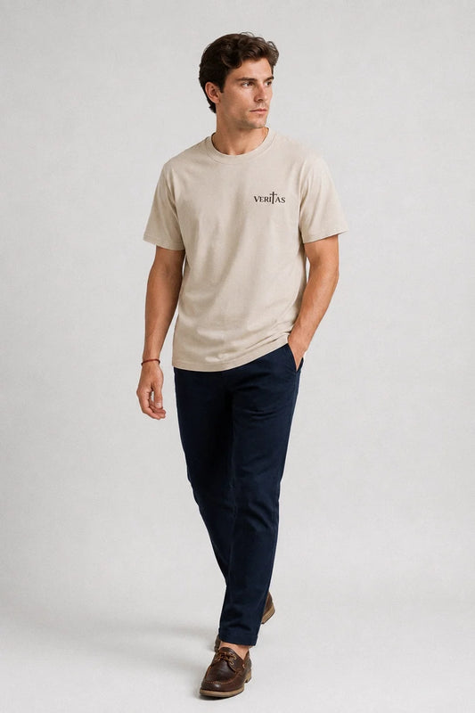 Modelo con camiseta cristiana beige Mi promesa de VERITAS